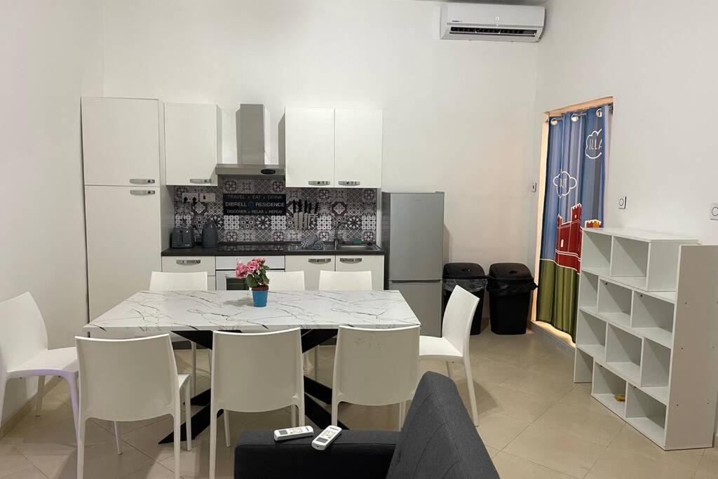 2 Bed Apt In Heart Of St Julians - 5Min From Seafront Saint Julian's Eksteriør billede